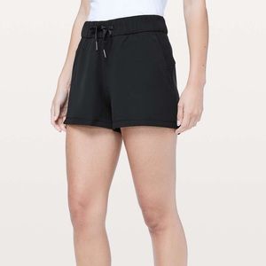 NWOT Lululemon Black On the Fly Short